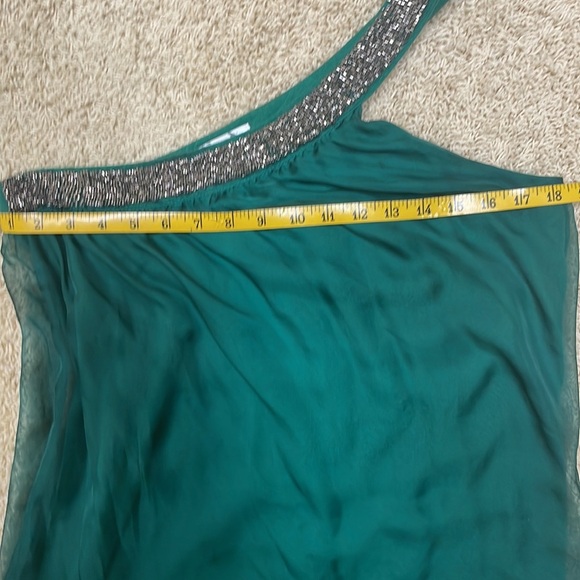 Parella xFrancesca’s Emerald Green One Shoulder Heavy Beaded Top Chiffon Overlay - Picture 7 of 8